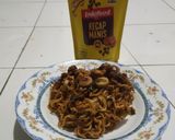 Foto langkah ke 6 dari resep Mi Legam Manis Bumbu Rahasia.
