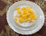 A picture of step 2 of Oats with fruit.