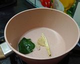Foto langkah ke 2 dari resep Sop udang (MPASI 1 tahun +).