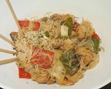 Foto del paso 6 de la receta: Pollo con verduras y fideos chinos