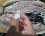 Foto langkah ke 1 dari resep Bandeng Cabut Duri Goreng Gurih.
