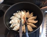 Foto langkah ke 5 dari resep Yaki Gyoza.