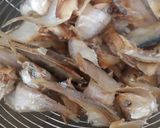 Foto langkah ke 1 dari resep Ikan Asin Kriuk Bumbu Sambel.