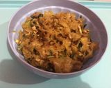 Foto langkah ke 5 dari resep Kwetiaw goreng bakso.