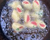 Foto langkah ke 4 dari resep Telur Sosis gulung.