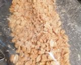 Une image de l'étape 4 de Yaki Udon au poulet sauté cacahuètes.