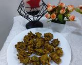 A picture of step 3 of Potato and onion and spinach pakora.