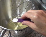 Foto del paso 2 de la receta: Bizcochuelo de claras y limón sin azúcar y sin gluten ideal para desayunos y meriendas