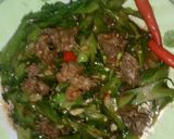 Hình bước làm 3 của món Thit bò xào đậu rồng.