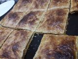 بيتزا كوكا بعجينة مورقة سهلة