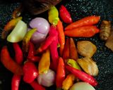 Foto langkah ke 1 dari resep Sambal rica rica.