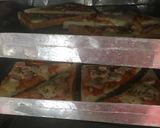 Foto langkah ke 10 dari resep Pizza Roti Tawar.