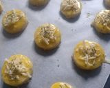 Foto langkah ke 4 dari resep Garlic Cheese Cookies.