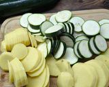 Balkán muszaka burgonyával és cukkinivel recept fázis 1 fotója