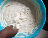 A picture of step 6 of Car shaped cake.