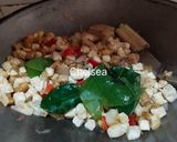Foto langkah ke 4 dari resep Sambel Goreng Tahu Tempe Pete.