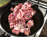 Foto del paso 5 de la receta: Judías verdes con patatas y cordero con ajos y vino