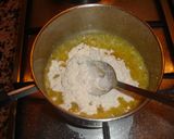 Foto del paso 2 de la receta Lonchas de pollo, champiñones y salsa de bechamel
