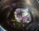 Foto langkah ke 1 dari resep Sayur Bening Tahu Timun Ayam.