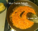 Foto langkah ke 2 dari resep Telur Ceplok Balado #KisahKasihCookpad.