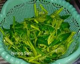 Foto langkah ke 1 dari resep Tumis Kangkung Tauge.