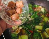 Foto langkah ke 4 dari resep Pokcoy Telur dan Sosis.
