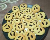 A picture of step 1 of Milk raisins cookies.