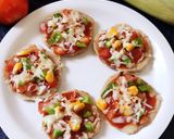 મીની ભાખરી પીઝા (Mini Bhakhri Pizza Recipe In Gujarati) રેસીપી સ્ટેપ2ફોટો