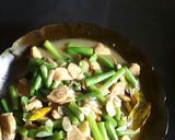 Foto langkah ke 2 dari resep Buncis bakso saus tiram.