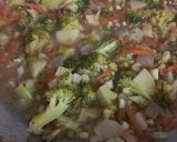 A picture of step 1 of Mix Vegetable Soup.