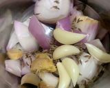 A picture of step 1 of Soya chunks and Aloo masala.