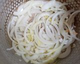 Foto langkah ke 1 dari resep Kimchi Jjigae (sup kimchi).