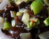 Foto langkah ke 4 dari resep Jamur Kuping Saus Tiram.