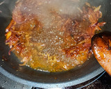 Foto del paso 3 de la receta: Pulpo con llanega negra y gambas cocidas con salsa tártara