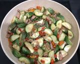 Foto langkah ke 3 dari resep Oseng cumi asin terong bulat.