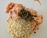 A picture of step 4 of Salmon Burgers.
