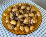 Une image de l'étape 18 de Pommes grenailles au lard, aubergine et oignons roses.