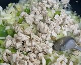 صورة لخطوة 2 من وصفة سبرينج رول بالدجاج لذيذ 😋