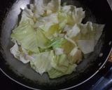 Foto langkah ke 3 dari resep 5. Sambal kol goreng teri.