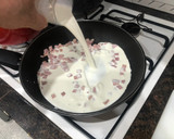 Foto del paso 3 de la receta: Raviolis de huevo y cereales rellenos de parmesano con salsa de crema de leche y dados de bacon