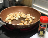 Foto del paso 2 de la receta: Sopa de marisco exprés con un toque moruno y picante 🌶