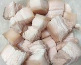 Hình bước làm 1 của món Thịt Ba Rọi Kho Tàu (Hong Shao Rou 红烧肉)