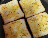 A picture of step 3 of 10 min garlic bread.