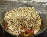 Foto del paso 4 de la receta: Huevos estrellados con jamón y gulas