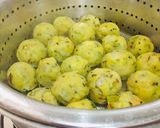 A picture of step 3 of Steamed Veg Lolipops.
