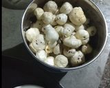 A picture of step 1 of Cramalized Makhana Paneer Ladoo.