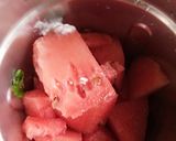 वाटरमेलन जूस (Watermelon juice recipe in Hindi) रेसिपी चरण 1 फोटो