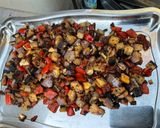 Une image de l'étape 15 de Aubergine et poivron aux tomates confites, coriandre et épices.