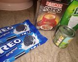 A picture of step 1 of Oreo coconut laddo.