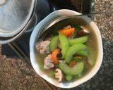 Hình bước làm 2 của món Canh sườn rau quả